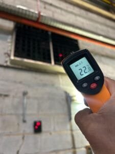Previsão de calor atípico na estação mais fria do ano reforça a importância de investimentos em conforto térmico em clínicas, pet shops, cafés e outros ambientes que recebem animais
