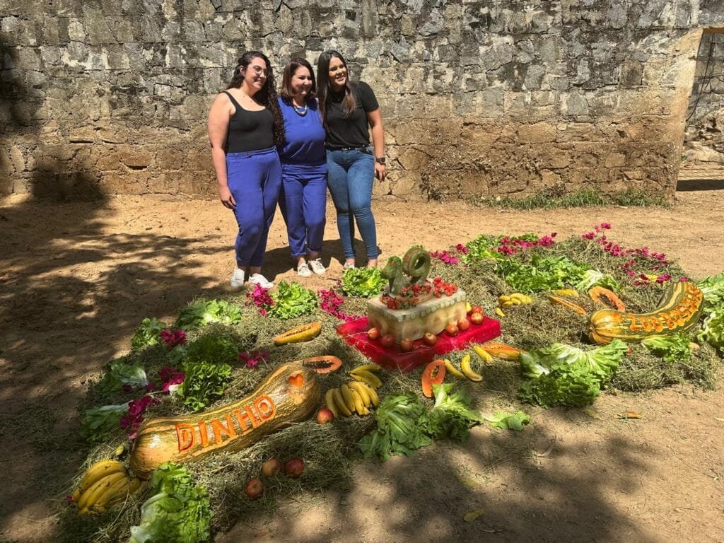 Hipopótamo Dinho comemora 19 anos com festa no Bosque, em Campinas (SP)