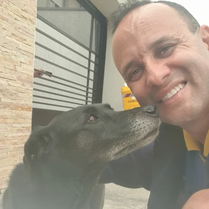 Entrega com carinho: a rotina do carteiro que resgata e encanta animais