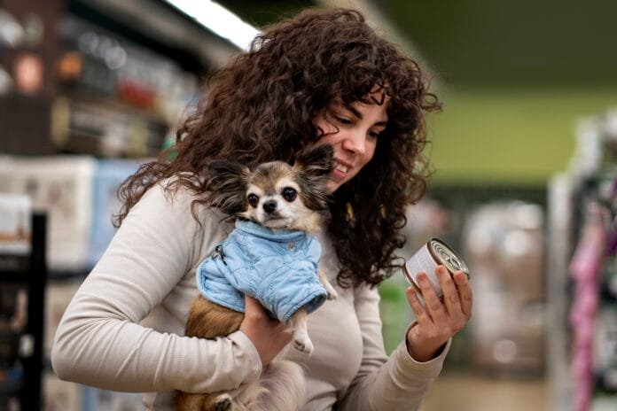 Mães de pets fortalecem vínculo com cães e gatos no Brasil
